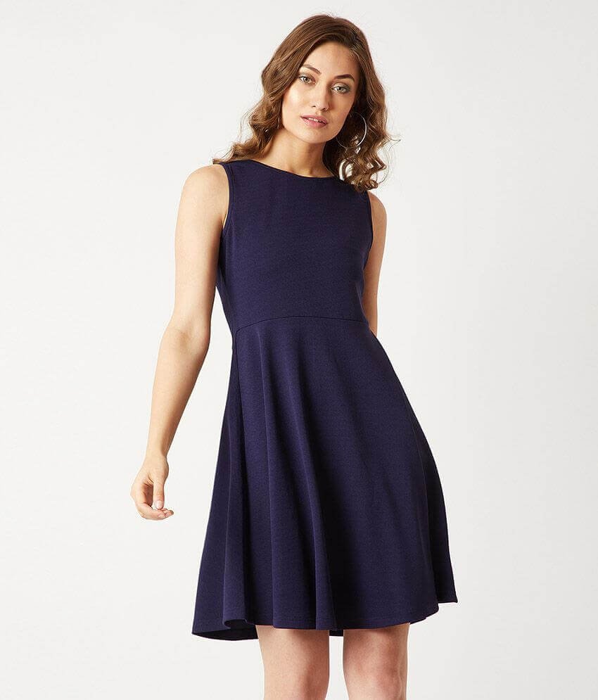 How much does it cost to manufacture clothing
